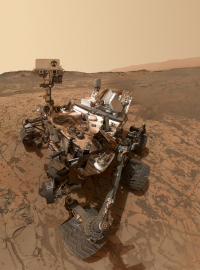 Vozítko Curiosity nalezlo na Marsu pradávné stopy po organických látkách a zjistilo sezonní výkyvy hodnot metanu v atmosféře rudé planety.