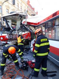 Srážka trolejbusu a tramavaje v Brně. Na místě zasahují hasiči.