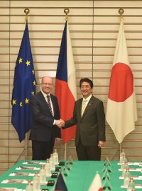 Premiér Bohuslav Sobotka se setkal s předsedou vlády Japonska Šinzó Abem
