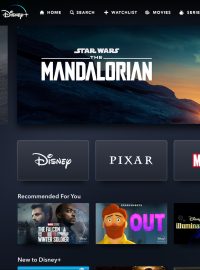 Anglická verze úvodní stránky s nabídkou streamovací platformy Disney+