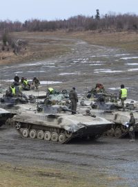 Vojenské cvičení Ukrajiců s BVP v areálu Libavá