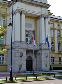 Budova Úřadu vlády ve Varšavě u parku Łazieński Królewskie (ilustrační foto)