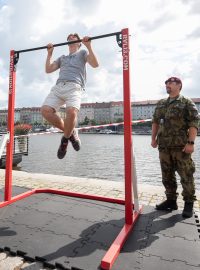 Zkouška fyzických testů pro přijetí do armády dělala problémy