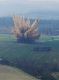 Policejní pyrotechnici provedli řízenou likvidaci letecké pumy