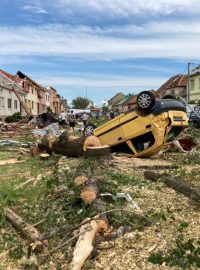 Dnes již bývalá lípa svobody, na které visel Fiat. 300kilové auto vzal vítr 200 metru daleko