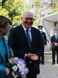 Německý prezident Frank-Walter Steinmeier s první dámou Elke Büdenbenderovou se setkali v Lánech s českým prezidentem Milošem Zemanem a jeho manželkou Ivanou.