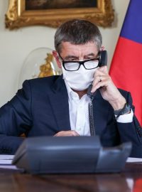 Andrej Babiš při telefonátu s americkým ministrem zahraničí