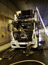 Požár nákladního auta v Brusnickém tunelu