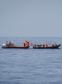 Loď Ocean Viking francouzské organizace SOS Méditerranée za posledních 48 hodin zachránila při 15 zásazích u italského ostrova Lampedusa přes 600 migrantů