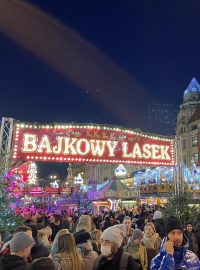 Vratislavské trhy se dokonce dostaly do mezinárodních průvodců. Jsou tady slyšet různé jazyky, nehledě na bariéry, které do cesty staví pandemie koronaviru