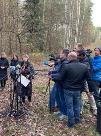 Aktivisté z humanitárních organizací, jako je například Granica nebo Ocalenie, zorganizovali tiskovou konferenci nedaleko běloruské hranice