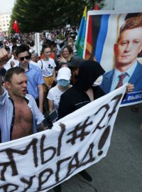 Přesný počet demonstrantů, kteří v sobotu 18. července zaplavili centrum Chabarovsku, není jasný, tamní média ale hovoří o 15 až 50 tisících účastníků