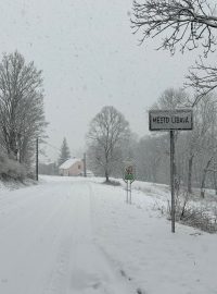 Drtivá většina silnic v Libavé je podle města v havarijním stavu