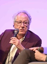 Geoffrey Rush s moderátorem Sašou Michailidisem