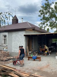 Velmi děkuji Pánu Bohu za ty dobré lidi, že přicházejí. Už je z nich taková moje malá rodina, říká katolický kněz Julián