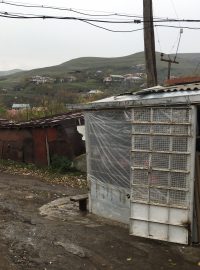 Arménská vesnice, kde Člověk v tísni rozdává humanitární pomoc uprchlíkům