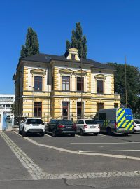 Policie zasahuje v sídle firmy Rocknet v Jirkově