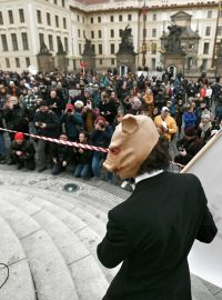 Demonstrace na Hradčanském náměstí