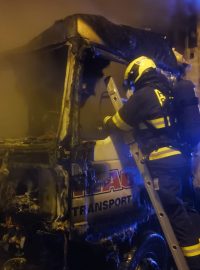 Požár kamionu v pražském Lochkovském tunelu