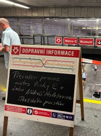 Přerušení dopravy v pražském metru na lince C