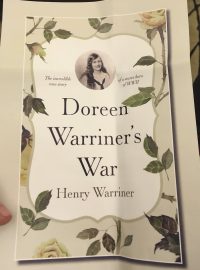 Henry Warriner o své tetě napsal knihu s názvem Doreen Warriner&#039;s war - v překladu Válka Doreen Warrinerové.