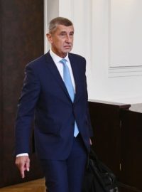 Bývalý premiér Andrej Babiš z hnutí ANO v doprovodu svého advokáta Eduarda Bruny