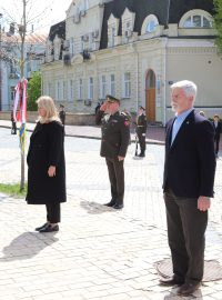 Petr Pavel a Zuzana Čaputová uctili položením věnců při návštěvě Kyjeva padlé obránce Ukrajiny