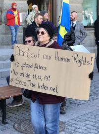 Protest proti chystané směrnici o autorských právech na internetu ve Stockholmu