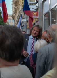 Děkan VŠE Miroslav Ševčík na demonstraci, kterou svolala neparlamentní strana PRO Jindřicha Rajchla