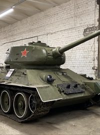 Nyní je sovětský tank T-34 v Estonském válečném muzeu