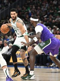 Jayson Tatum vedl Boston za vítězstvím proti Milwaukee