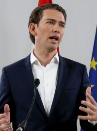 Nový předseda rakouských lidovců Sebastian Kurz a kancléř Christian Kern.