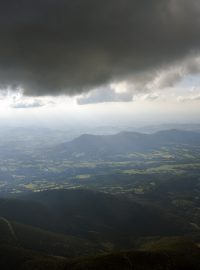 S velmi vydatnými srážkami je třeba počítat v oblasti Krkonoš a Beskyd, v celém Zlínském kraji a také na většině Českomoravské vrchoviny