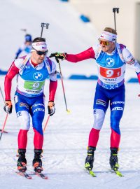 Vítězslav Hornig předává při štafetu Michalu Krčmářovi v závdě Světového poháru v německém Oberhofu