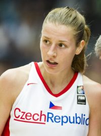 Basketbalistka Kateřina Elhotová v rozhovoru s trenérem Ivanem Benešem