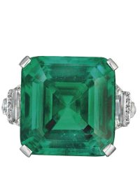 Rockefellerův smaragd byl vydražen za rekordních 5,5 milionu dolarů.