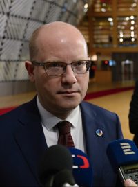 Premiér Bohuslav Sobotka při příchodu na summit EU a zemí Východního partnerství