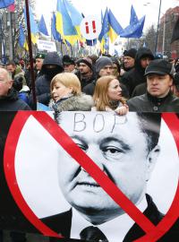 Demonstrace v Kyjevě. Demonstranti požadují demisi Porošenka.