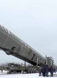 O existenci několika zbrojních systémů, jako je například nová mezikontinentální raketa RS-28 Sarmat, se dobře vědělo a jejich testy byly dříve hlášeny. Novinkou je ovšem představení moderního ruského arzenálu jakožto odpovědi na americkou politiku.