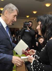 Ředitelka Muzea romské kultury v Brně Jana Horváthová a premiér v demisi Andrej Babiš.