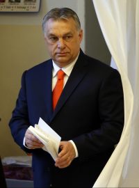 Premiér Viktor Orbán odvolil v parlamentních volbách