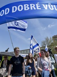 Prahou procházel Pochod dobré vůle připomínající oběti holokaustu a 70 let od založení státu Izrael.