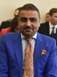 Ústavní soud na jednání 4. května 2018 v Brně zamítl stížnost podnikatele íránského původu Shahrama Abdullaha Zadeha (na snímku) proti pokračující vazbě.