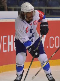 Peter Mueller v dresu Komety během utkání hokejové Ligy mistrů.