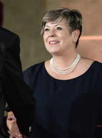Ředitelka střední zdravotnické školy Ivanka Kohoutová převzala státní vyznamenání od prezidenta Miloše Zemana medaili Za zásluhy