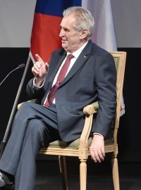 Izraelský premiér Benjamin Netanjahu (vlevo) s českým prezidentem Milošem Zemanem