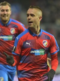 Obránce Plzně Luděk Pernica slaví gól, který vstřelil Dinamu Záhřeb v zápase Evropské ligy.