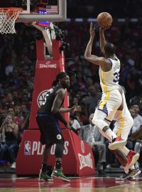 Kevin Durant nastřílel během zápasu proti Los Angeles 50 bodů a pomohl k postupu Warriors do druhého kola play-off NBA