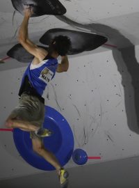 Adam Ondra postoupil ze čtvrtého místa do finále mistrovství světa v lezení na obtížnost