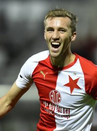 Záložník Slavie Tomáš Souček se raduje z gólu, který vstřelil do sítě Jablonce